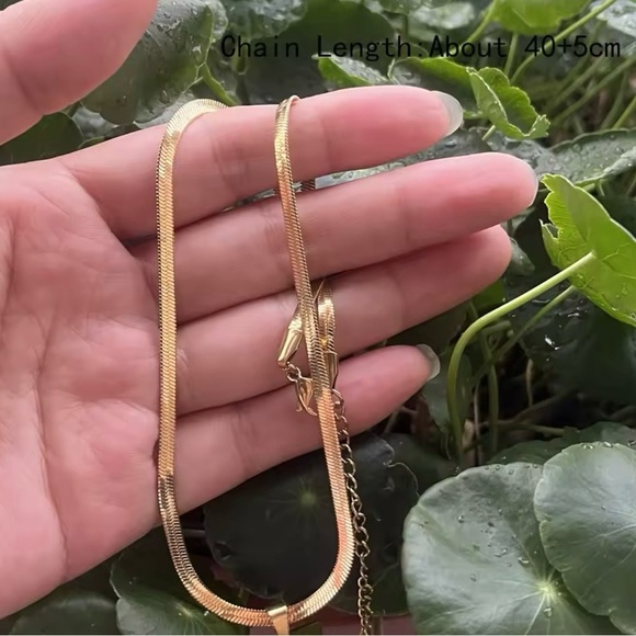 Stainless Steel Curved Crescent Moon Pendant Necklace 17.5” - Picture 5 of 6